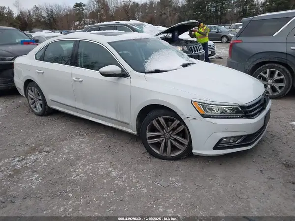 1VWGT7A30HC032977 2017 VOLKSWAGEN PASSAT - Image 1