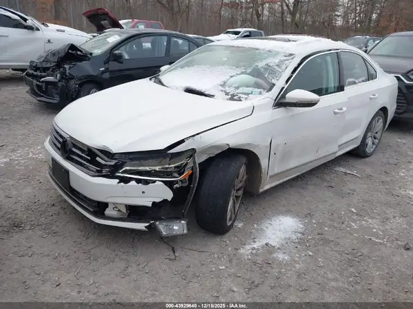1VWGT7A30HC032977 2017 VOLKSWAGEN PASSAT - Image 2