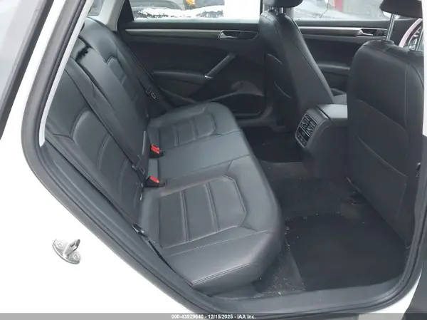 1VWGT7A30HC032977 2017 VOLKSWAGEN PASSAT - Image 8