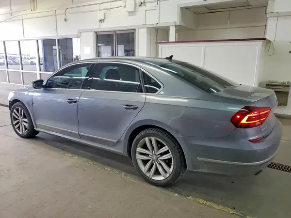1VWGT7A30HC033577 2017 VOLKSWAGEN PASSAT - Image 2