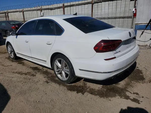 1VWGT7A30HC048404 2017 VOLKSWAGEN PASSAT - Image 2