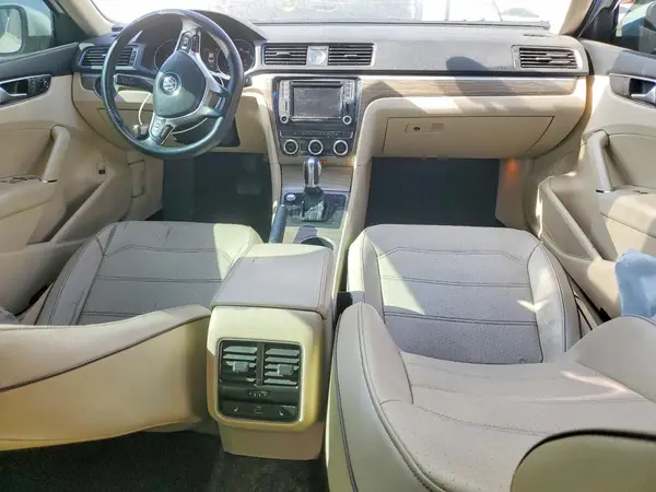 1VWGT7A30HC048404 2017 VOLKSWAGEN PASSAT - Image 8