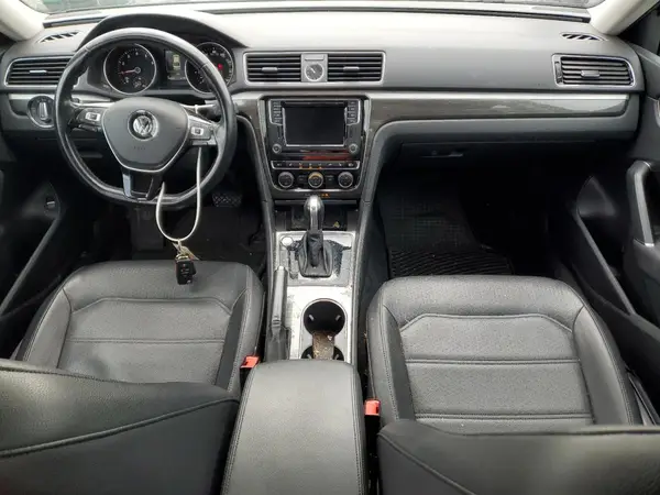 1VWGT7A30HC063114 2017 VOLKSWAGEN PASSAT - Image 8