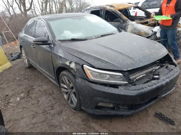 1VWGT7A30HC069379 2017 VOLKSWAGEN PASSAT - Image 1