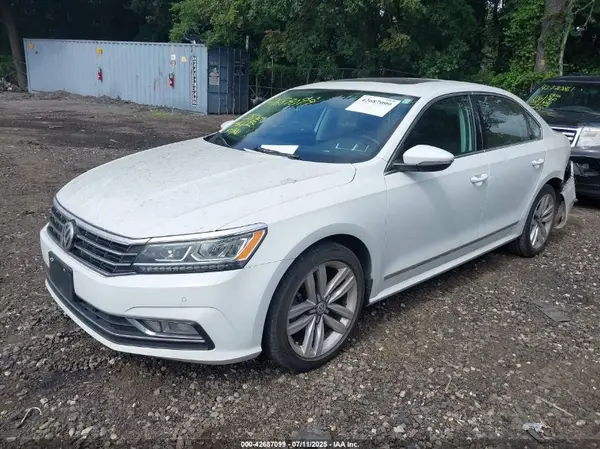 1VWGT7A30HC071438 2017 VOLKSWAGEN PASSAT - Image 2