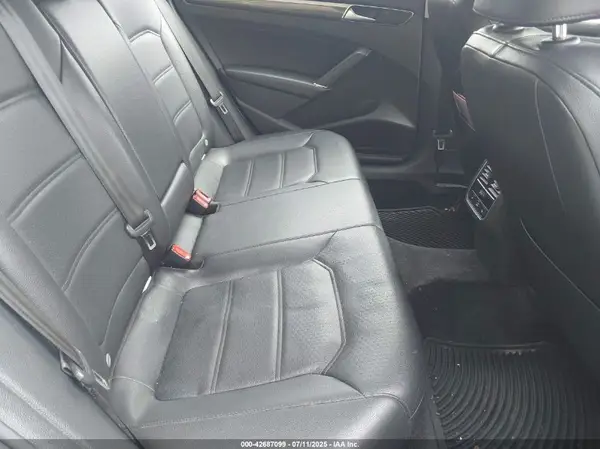 1VWGT7A30HC071438 2017 VOLKSWAGEN PASSAT - Image 8