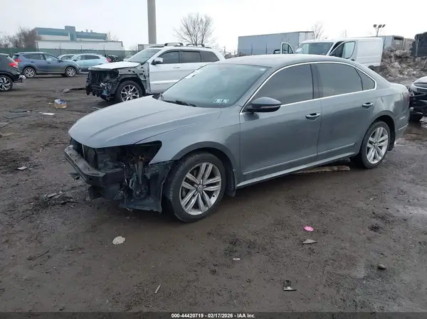 1VWGT7A30HC075893 2017 VOLKSWAGEN PASSAT - Image 2