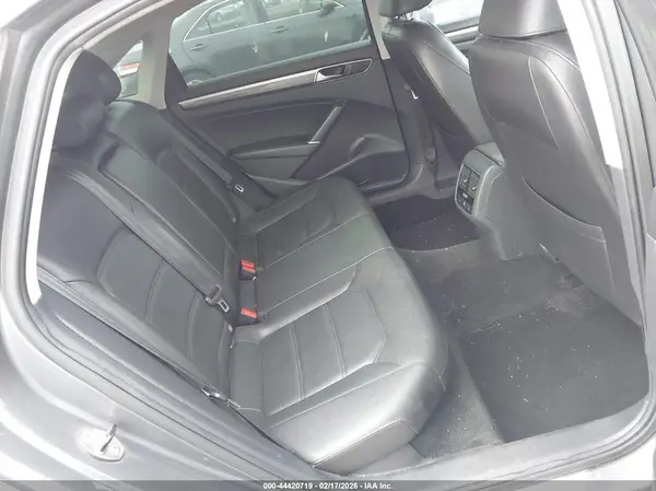 1VWGT7A30HC075893 2017 VOLKSWAGEN PASSAT - Image 8