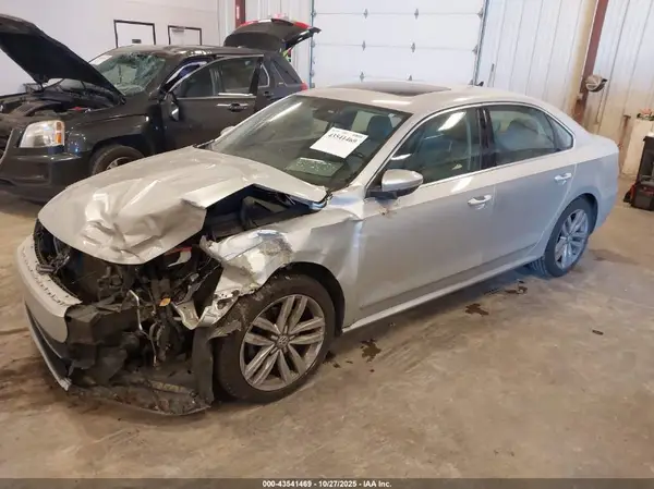 1VWGT7A31HC009949 2017 VOLKSWAGEN PASSAT - Image 2
