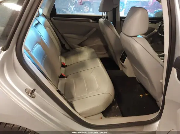 1VWGT7A31HC009949 2017 VOLKSWAGEN PASSAT - Image 8