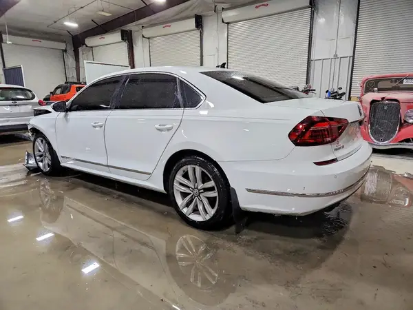 1VWGT7A31HC016514 2017 VOLKSWAGEN PASSAT - Image 2