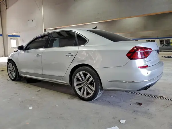 1VWGT7A31HC023253 2017 VOLKSWAGEN PASSAT - Image 2