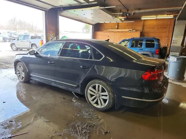 1VWGT7A31HC025729 2017 VOLKSWAGEN PASSAT - Image 2