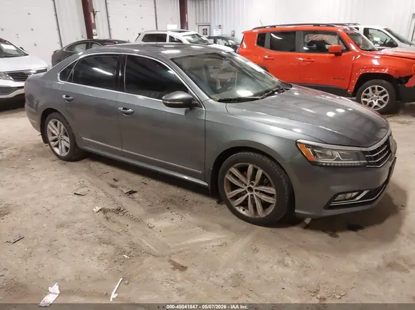 1VWGT7A31HC043888 2017 VOLKSWAGEN PASSAT - Image 1