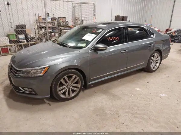 1VWGT7A31HC043888 2017 VOLKSWAGEN PASSAT - Image 2