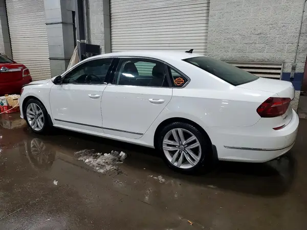1VWGT7A31HC052882 2017 VOLKSWAGEN PASSAT - Image 2