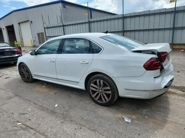 1VWGT7A31HC083582 2017 VOLKSWAGEN PASSAT - Image 2