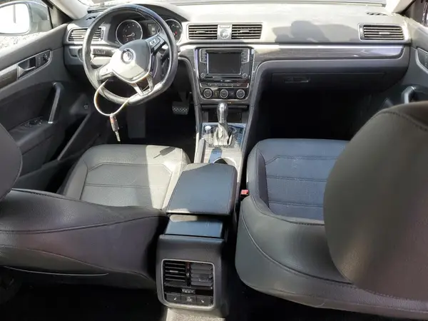1VWGT7A32HC002377 2017 VOLKSWAGEN PASSAT - Image 8