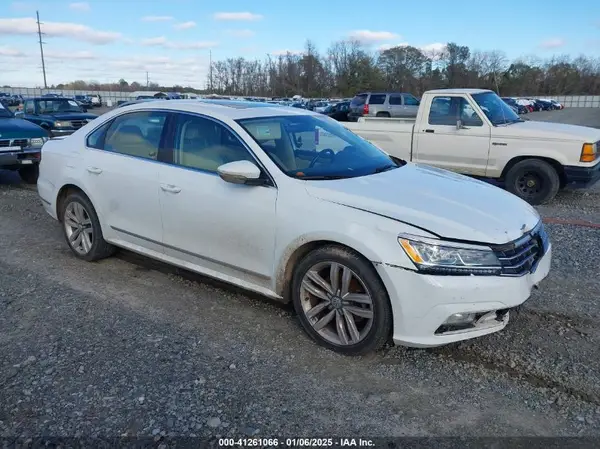1VWGT7A32HC015971 2017 VOLKSWAGEN PASSAT - Image 1