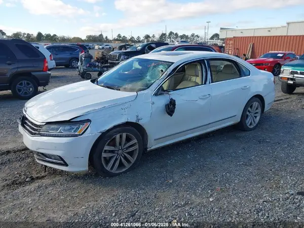 1VWGT7A32HC015971 2017 VOLKSWAGEN PASSAT - Image 2