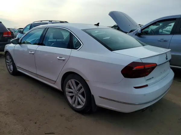 1VWGT7A32HC017459 2017 VOLKSWAGEN PASSAT - Image 2