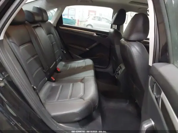1VWGT7A32HC049862 2017 VOLKSWAGEN PASSAT - Image 8