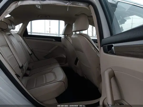 1VWGT7A32HC051353 2017 VOLKSWAGEN PASSAT - Image 8