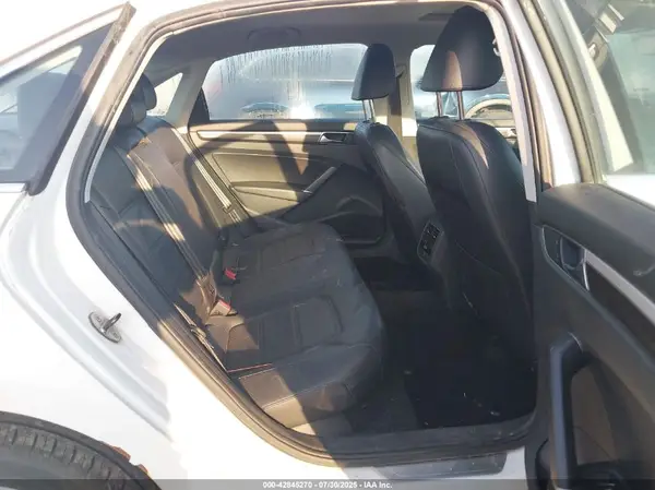 1VWGT7A32HC059579 2017 VOLKSWAGEN PASSAT - Image 8