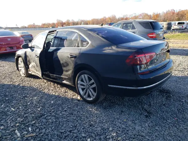 1VWGT7A32HC060957 2017 VOLKSWAGEN PASSAT - Image 2
