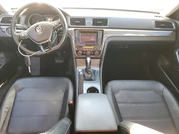 1VWGT7A32HC060957 2017 VOLKSWAGEN PASSAT - Image 8