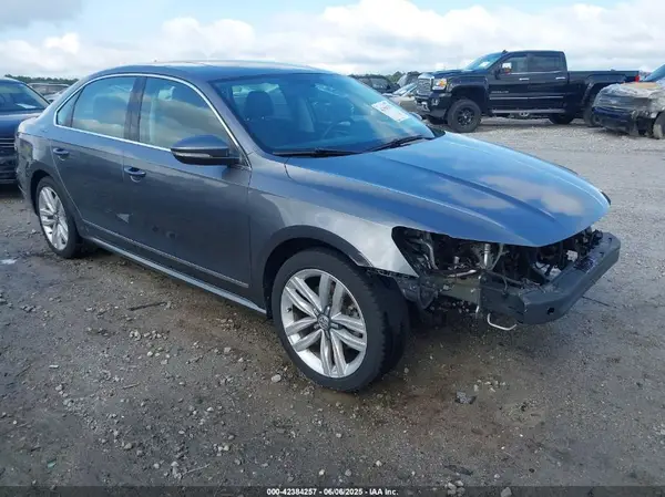 1VWGT7A32HC061204 2017 VOLKSWAGEN PASSAT - Image 1
