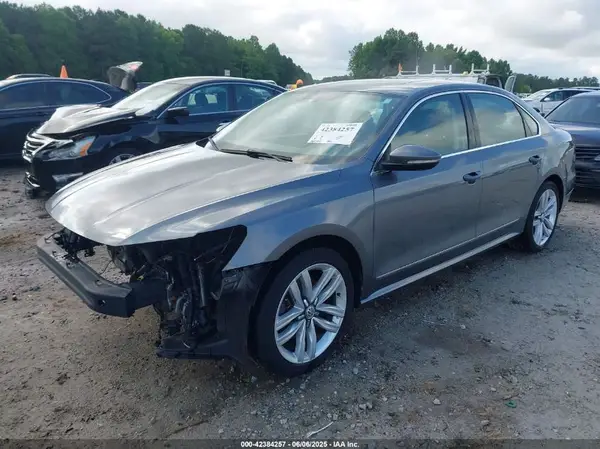 1VWGT7A32HC061204 2017 VOLKSWAGEN PASSAT - Image 2