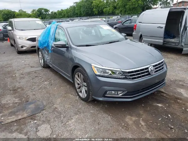 1VWGT7A32HC061803 2017 VOLKSWAGEN PASSAT - Image 1