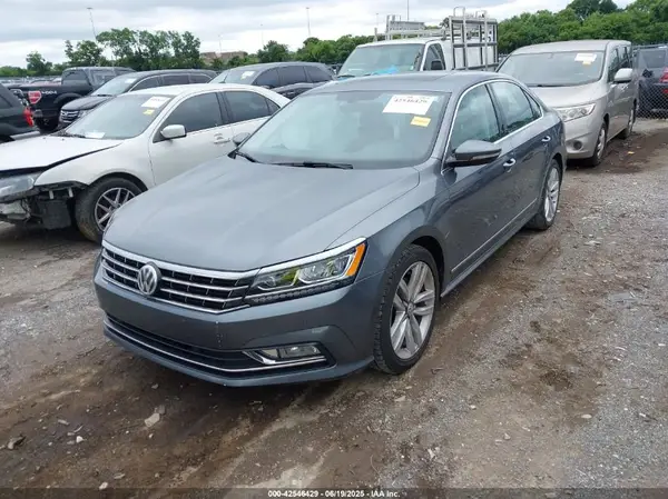 1VWGT7A32HC061803 2017 VOLKSWAGEN PASSAT - Image 2