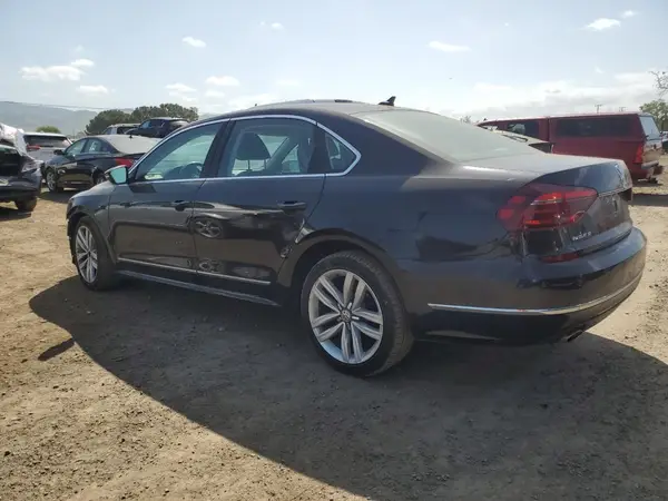 1VWGT7A32HC062661 2017 VOLKSWAGEN PASSAT - Image 2