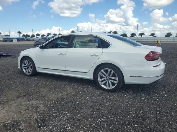 1VWGT7A32HC063468 2017 VOLKSWAGEN PASSAT - Image 2