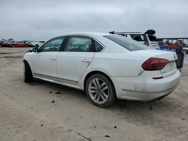 1VWGT7A32HC066726 2017 VOLKSWAGEN PASSAT - Image 2