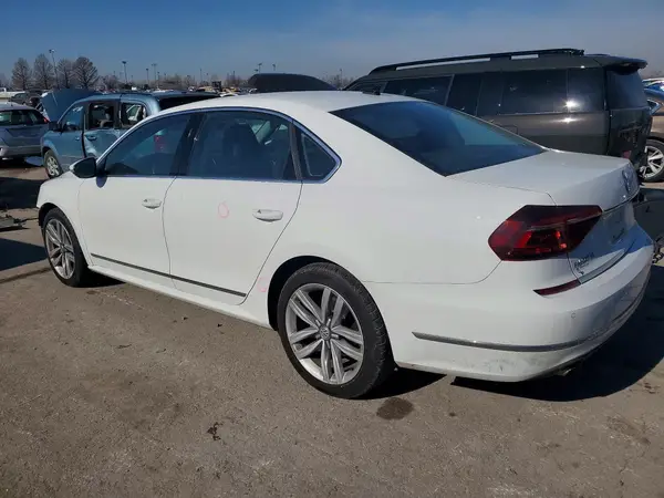 1VWGT7A32HC067911 2017 VOLKSWAGEN PASSAT - Image 2