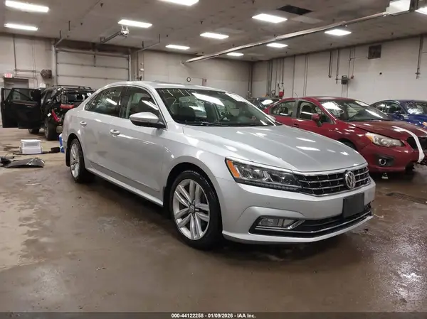 1VWGT7A32HC070808 2017 VOLKSWAGEN PASSAT - Image 1