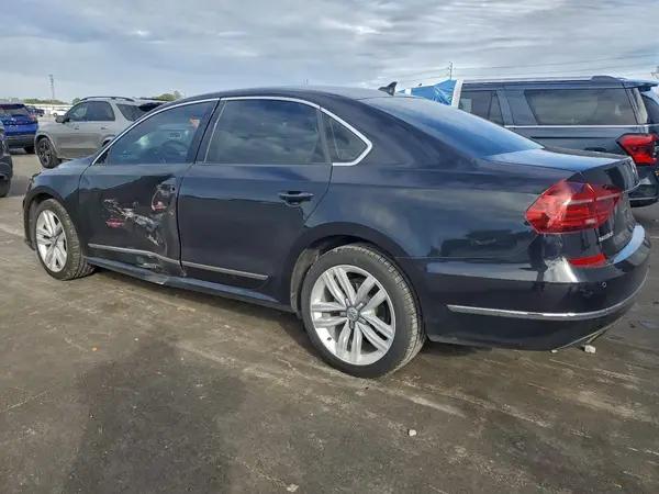 1VWGT7A32HC084594 2017 VOLKSWAGEN PASSAT - Image 2