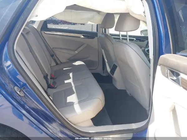 1VWGT7A33HC001156 2017 VOLKSWAGEN PASSAT - Image 8