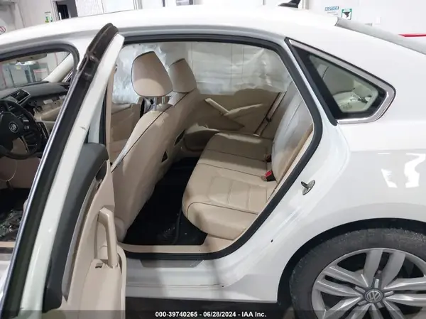 1VWGT7A33HC001397 2017 VOLKSWAGEN PASSAT - Image 8