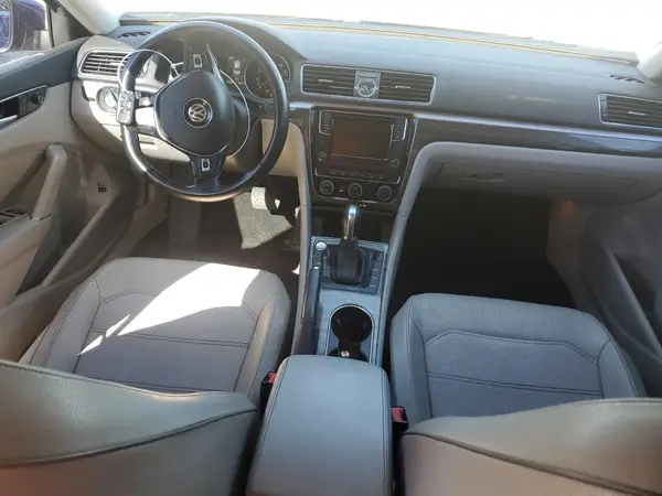 1VWGT7A33HC009127 2017 VOLKSWAGEN PASSAT - Image 8