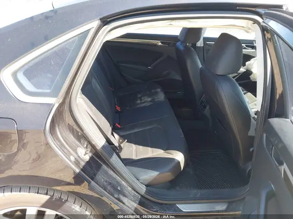 1VWGT7A33HC018104 2017 VOLKSWAGEN PASSAT - Image 8