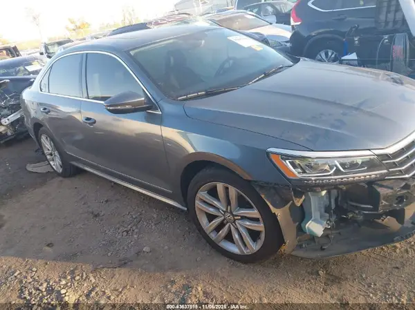 1VWGT7A33HC025781 2017 VOLKSWAGEN PASSAT - Image 1