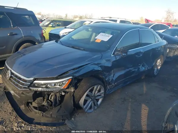 1VWGT7A33HC025781 2017 VOLKSWAGEN PASSAT - Image 2