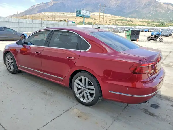 1VWGT7A33HC025800 2017 VOLKSWAGEN PASSAT - Image 2