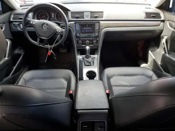 1VWGT7A33HC025800 2017 VOLKSWAGEN PASSAT - Image 8