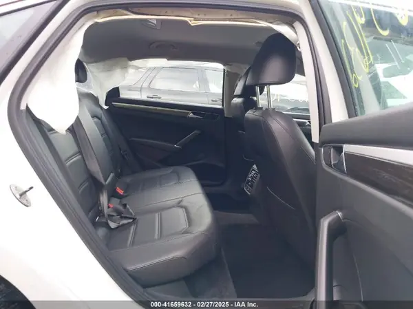 1VWGT7A33HC028826 2017 VOLKSWAGEN PASSAT - Image 8
