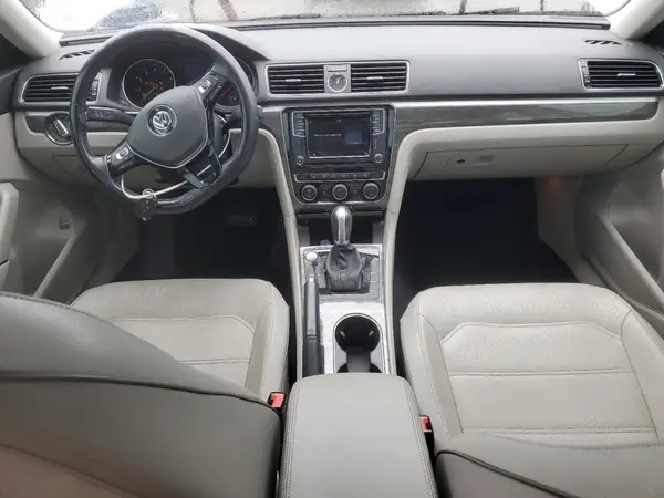 1VWGT7A33HC029958 2017 VOLKSWAGEN PASSAT - Image 8